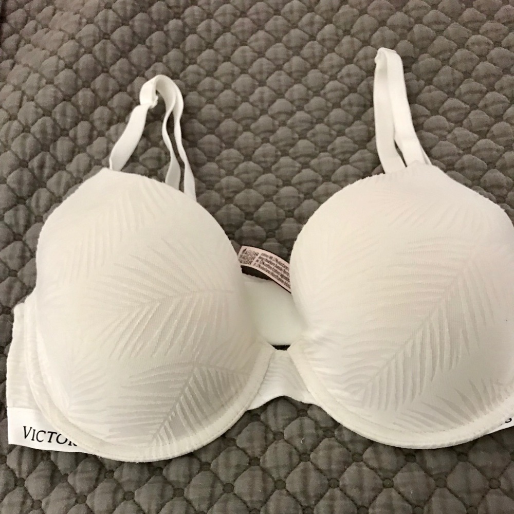 Victoria’s Secret Lightly lined Demi T-shirt bra.
